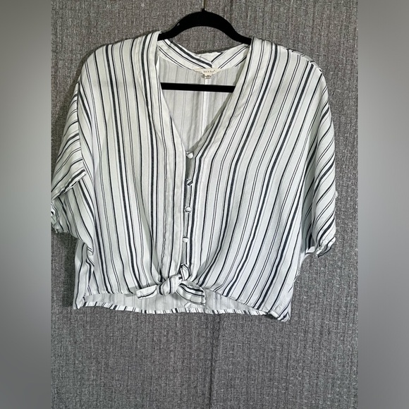 sim & sam Tops - Sim & Sam women’s sizes M short sleeve button-down blouse